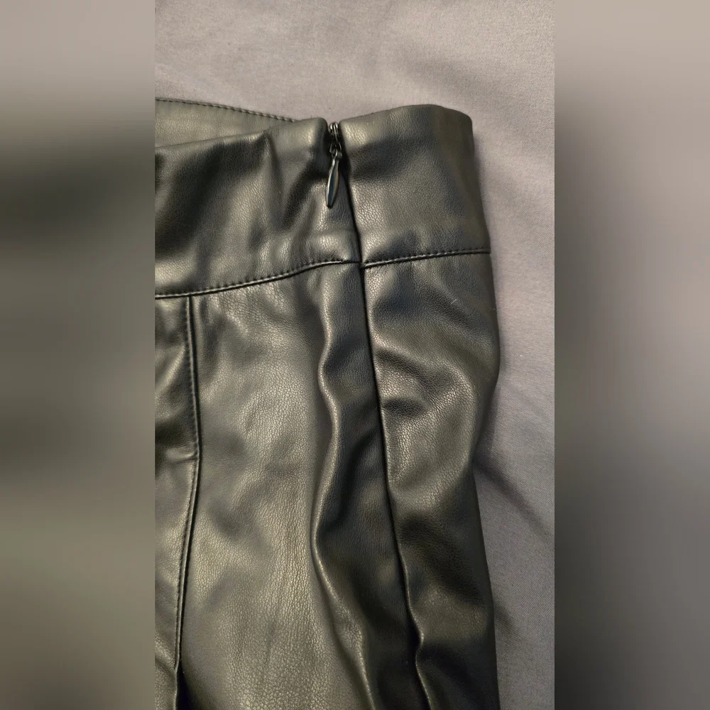 NWT Fashion Nova Vintage Demi Faux Leather Mini Skirt with shorts underneath - Picture 5 of 8